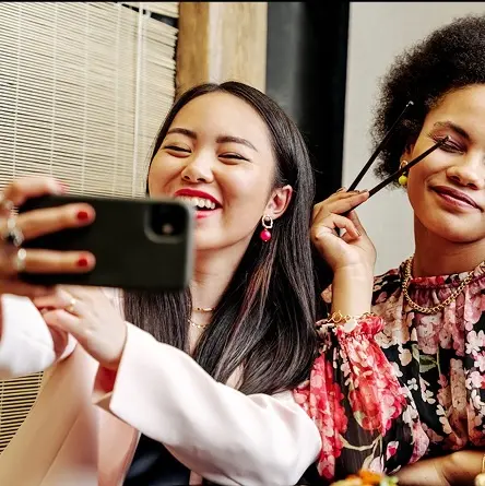 Personas disfrutando la experiencia Jainzen